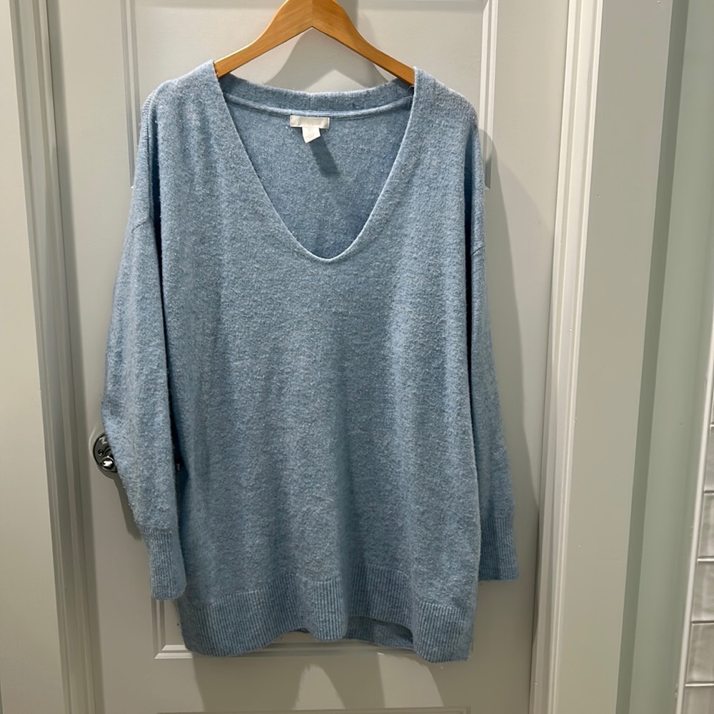 H&M L Blue sweater with side slits